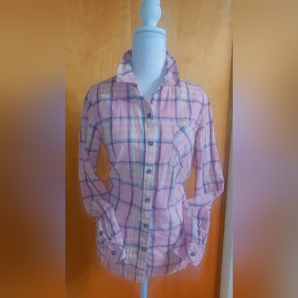 Woman's Natural Reflections Checkered Shirt in Pink and Purple